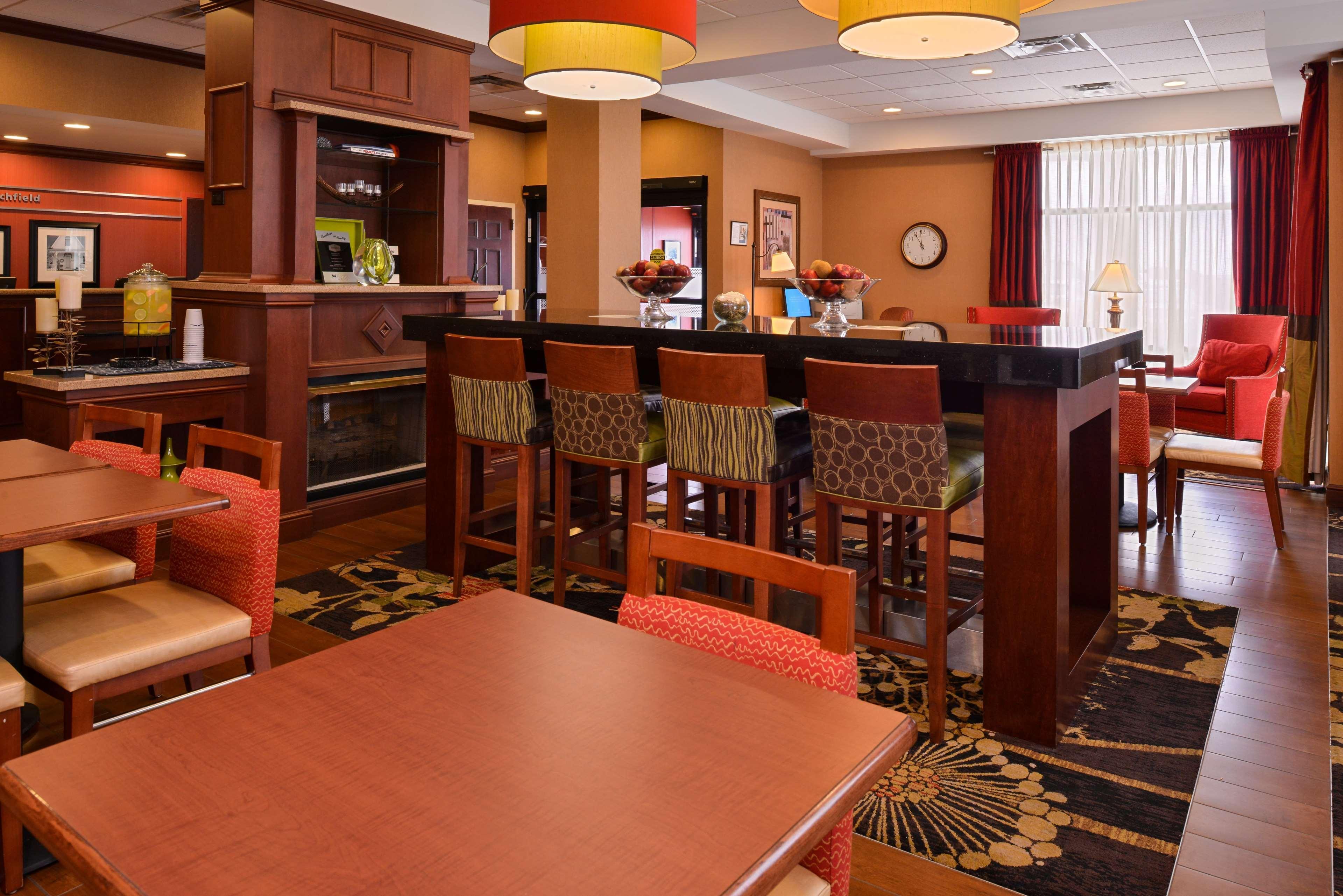 Hampton Inn By Hilton Litchfield Екстер'єр фото