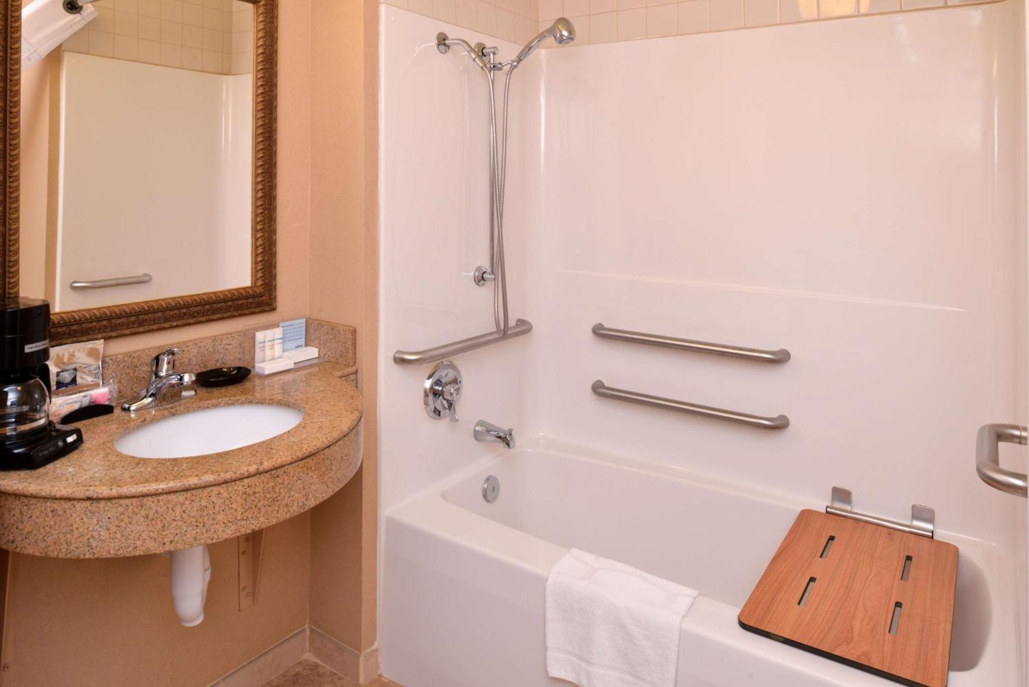 Hampton Inn By Hilton Litchfield Екстер'єр фото