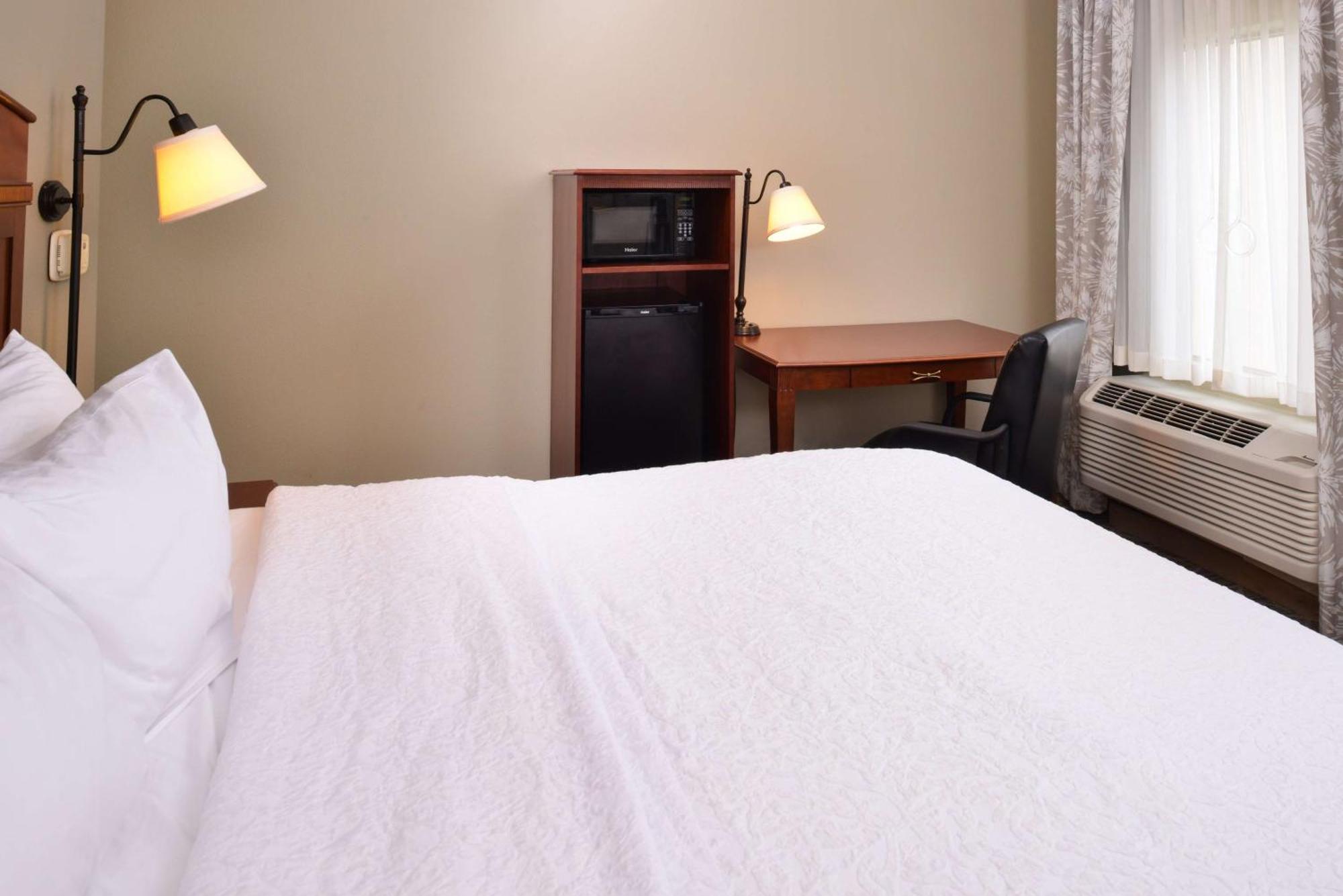 Hampton Inn By Hilton Litchfield Екстер'єр фото